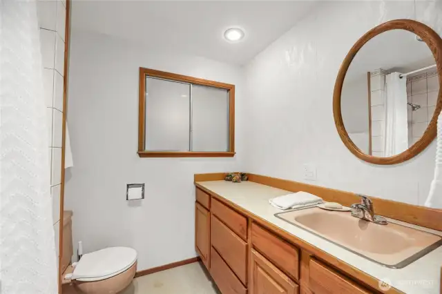 Upper Hallway Bathroom