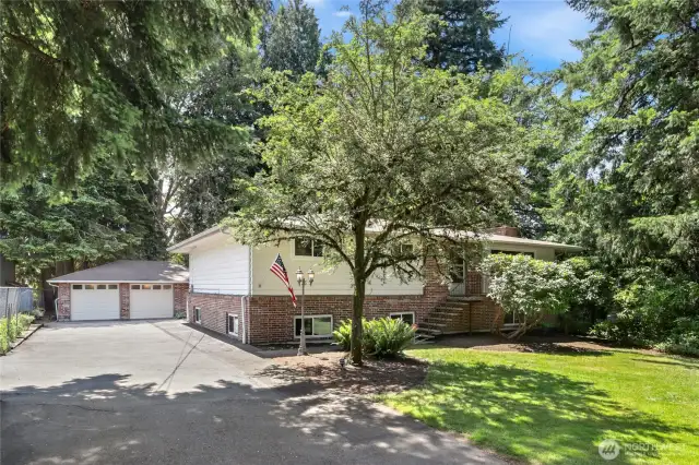 Long Driveway has ample parking for RV or entertaining.