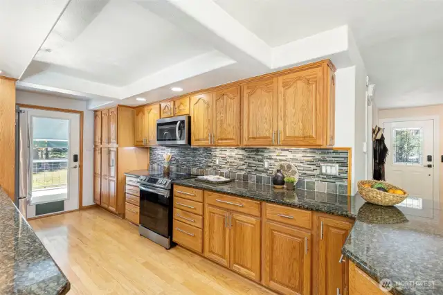 All areas have under cabinet lighting !