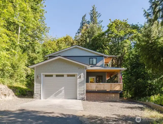 Urban Retreat in the Trees – A Private Modern Hideaway Near the Revitalized Bremerton City scene!