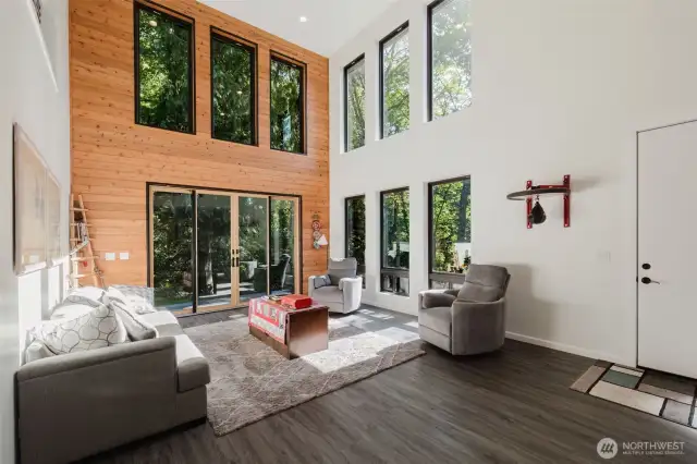 Floor-to-ceiling 2 story windows and an open-concept design create a light-filled, treehouse feel and oh, so private! You would never know you minutes from the ferry and the down town core!