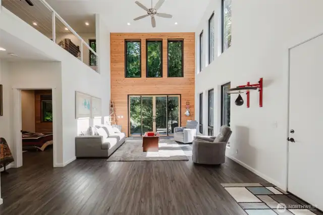 A dramatic loft overlooks the main living area, enhancing the sense of openness and connection to the outdoors.