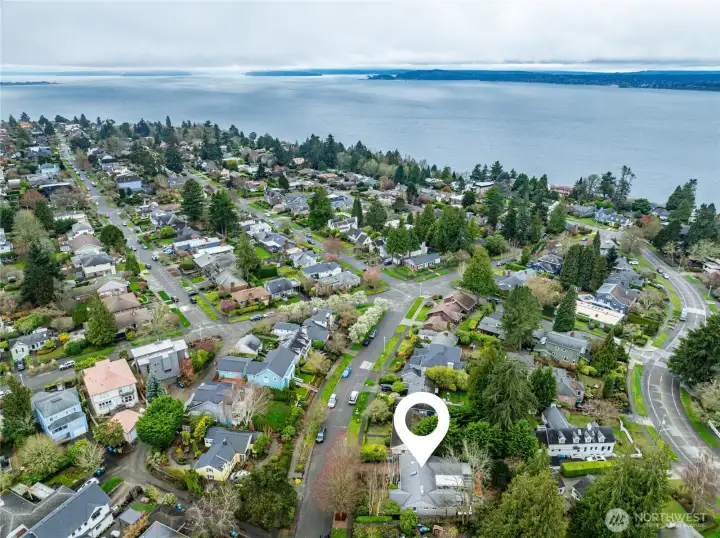 Unbeatable location!  Just steps to Discovery Park, 5 minutes to the Magnolia Village, & 3 minutes to Metropolitan Market.