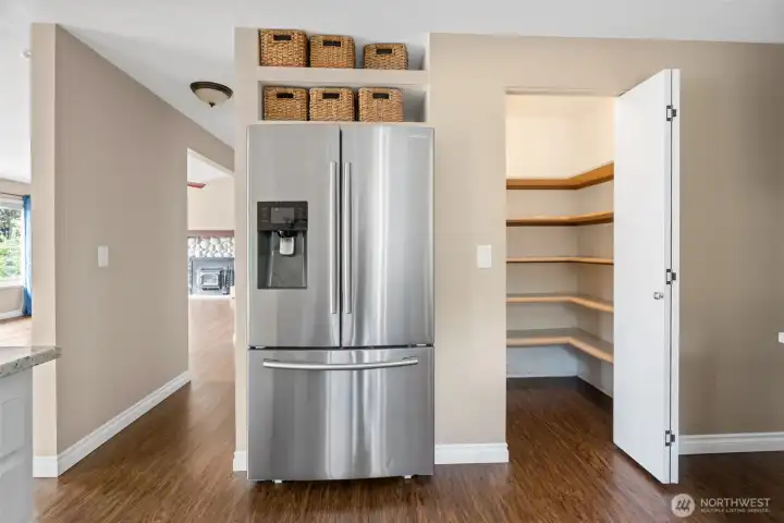 Walk in pantry