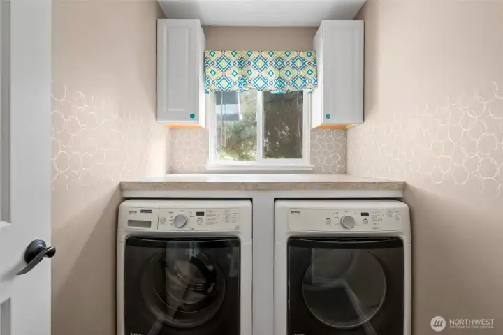 Laundry room -washer & dryer stay