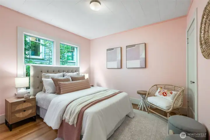 Such a sweet 2nd bedroom on the main level. Such a sweet 2nd bedroom on the main level.