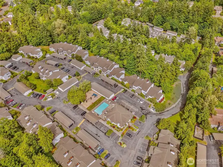 Wood trails, sports court, pool... so much fun!