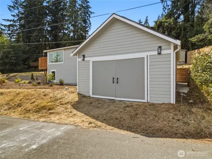 Detached garage