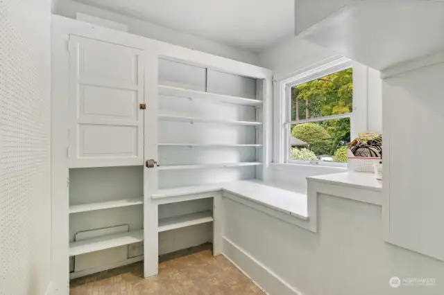 Large walk in pantry off the kitchen