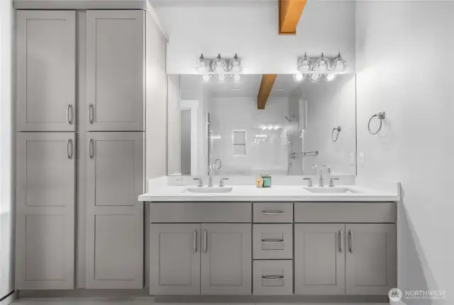 Master Bath - Main Floor