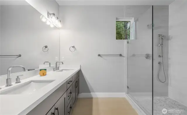 Master Bath - Main Floor