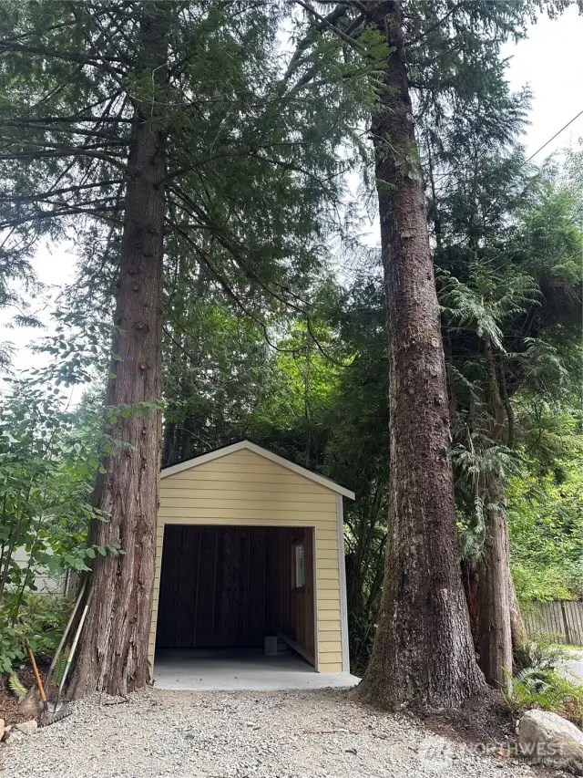 One car garage or shed