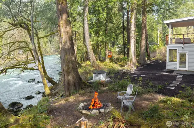 Campfire at 7339 Moon Valley