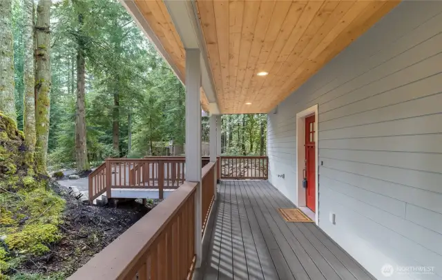 Front deck/Entry