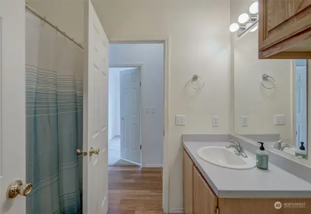 Full-size main bathroom