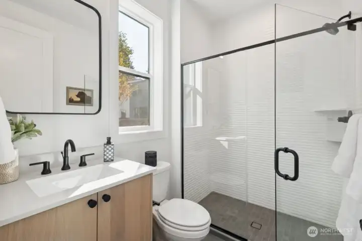 Main floor 3/4 bath