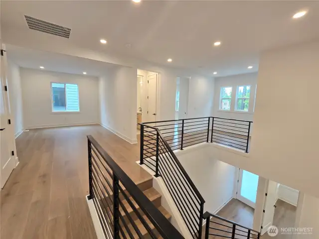 Loft and Extensive Open Railing on 2nd Floor