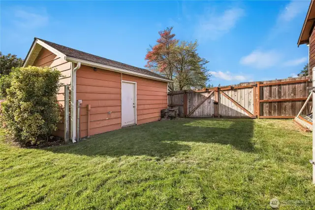 Double gate providing convenient access to the backyard, located in between the workshop shed & large attached garage.