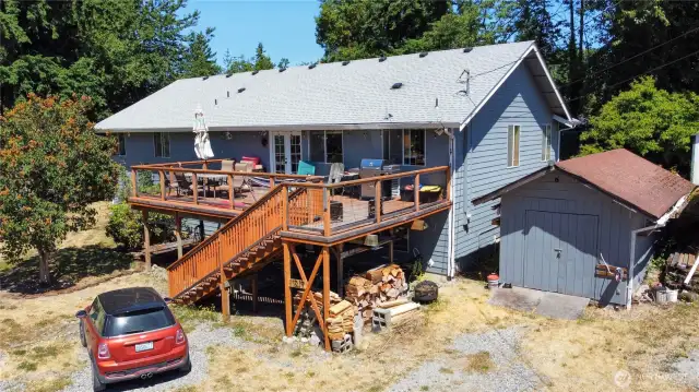 House was built in 1992 by Terhune Homes.