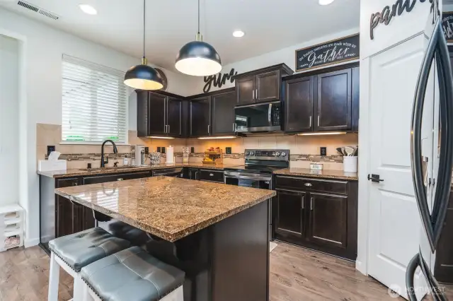 Open kitchen with eating island and pantry - all appliances included!