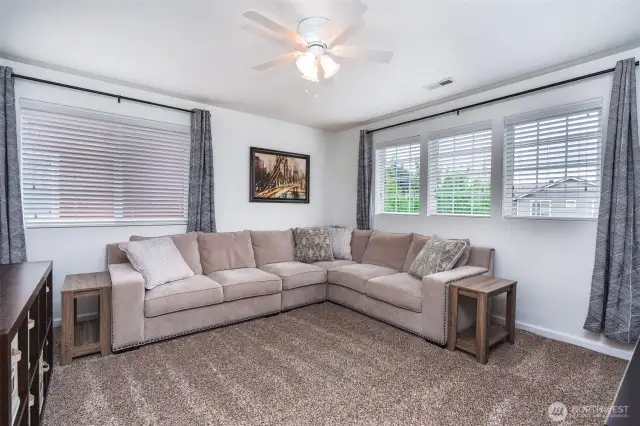 Bonus room with ample space