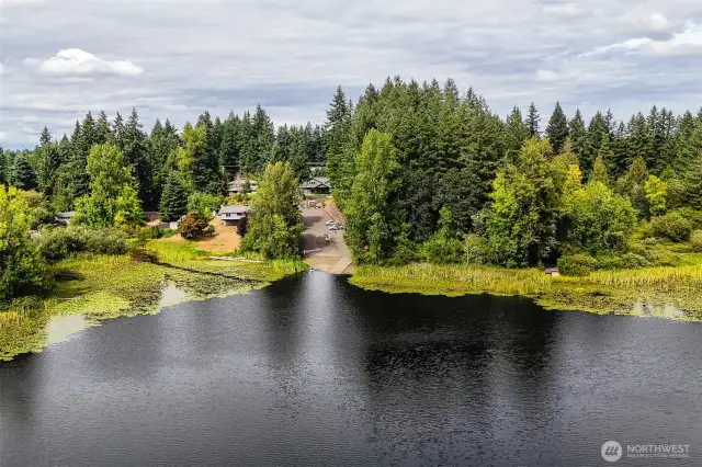 Public access to Munn lake - great for fishing & paddle boarding