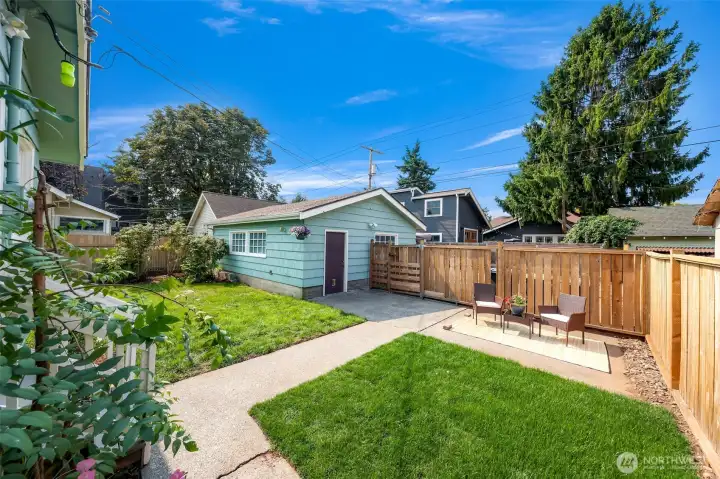 Private back yard for just chilling'