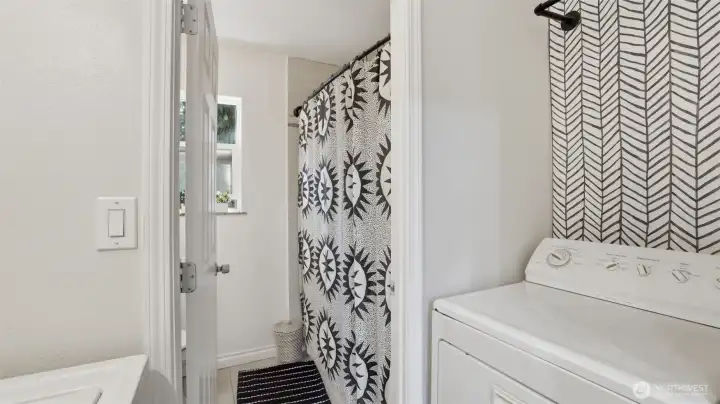 washer and dryer included