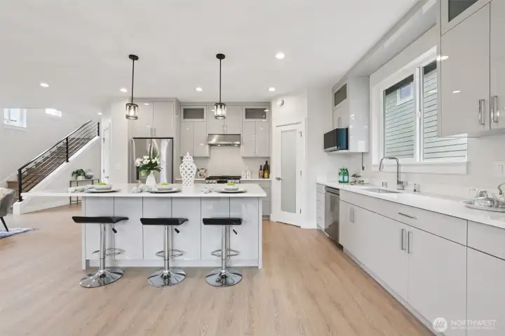 You can seat up to 5 people on island