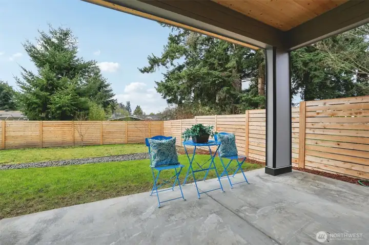 Covered deck to enjoy those light rainy days