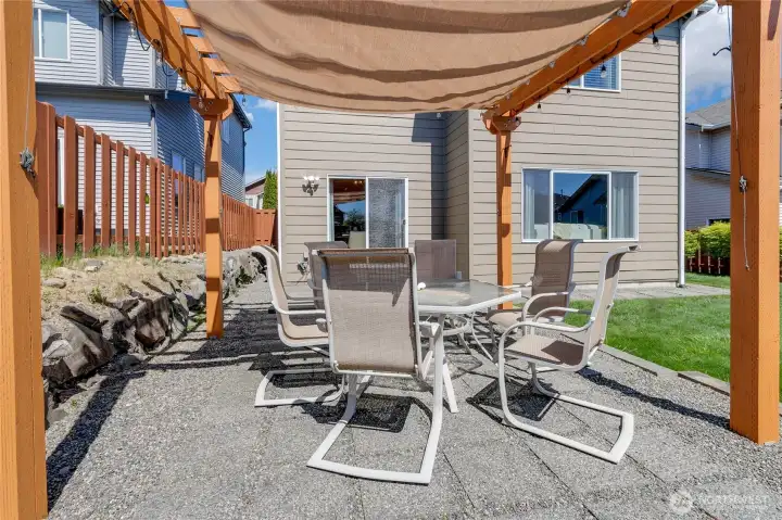 Nicely maintained yard & home.