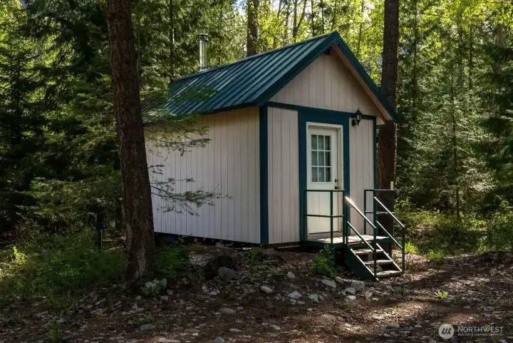 Movable shed to store your gear. 1.13 Acre Lot on the beautiful Methow River.