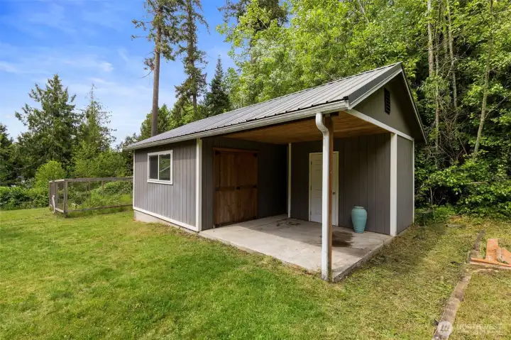 Plenty of space to keep your garden tools, or have an indoor potting area