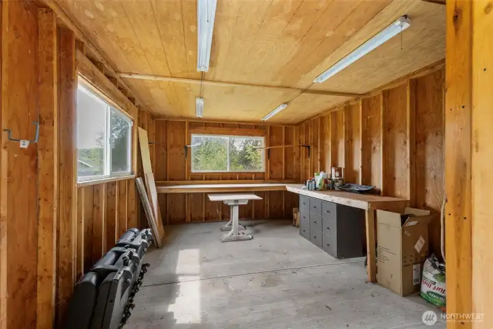 Inside the well maintained outbuilding, turn it into an office, or use it for gardening, maybe a yoga retreat, you name it!