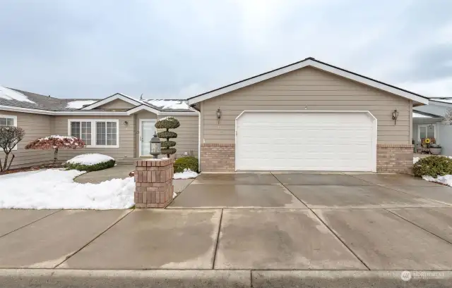 Oversized 2-car garage and driveway parking for guest