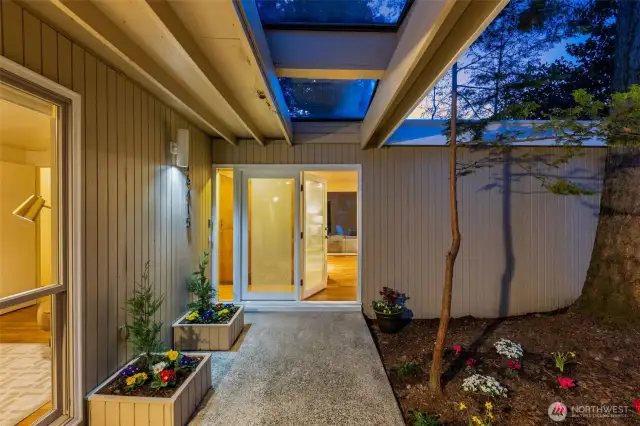 Classic Mid-Century lines!