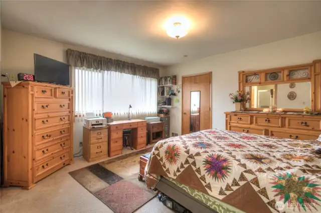 Primary suite