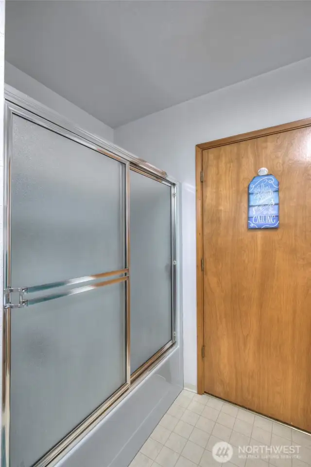 En-suite bathroom for the primary bedroom.