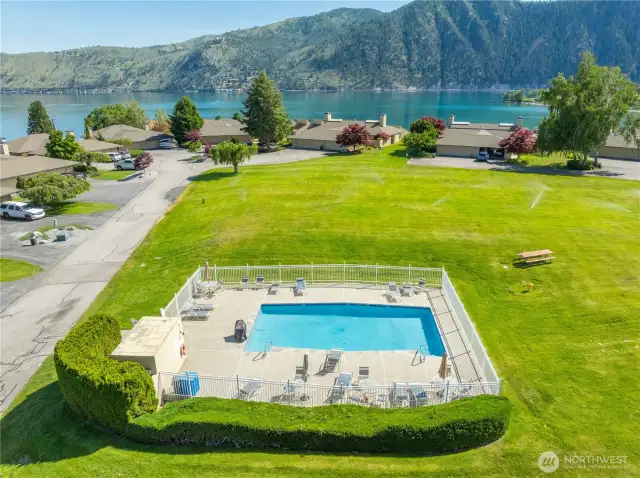 Halmalka Pool and grounds.