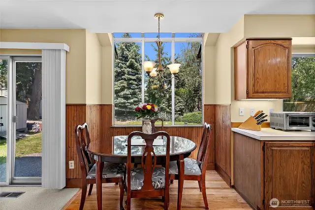 Breakfast Nook. 8x16