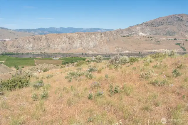 Amazing 20 acre parcel with Panaramic views of the Cascade Mountains and Colombia River