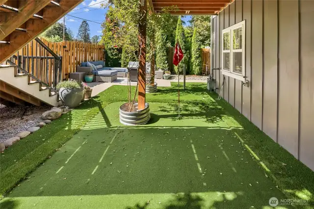 Low maintenance turf with putting green