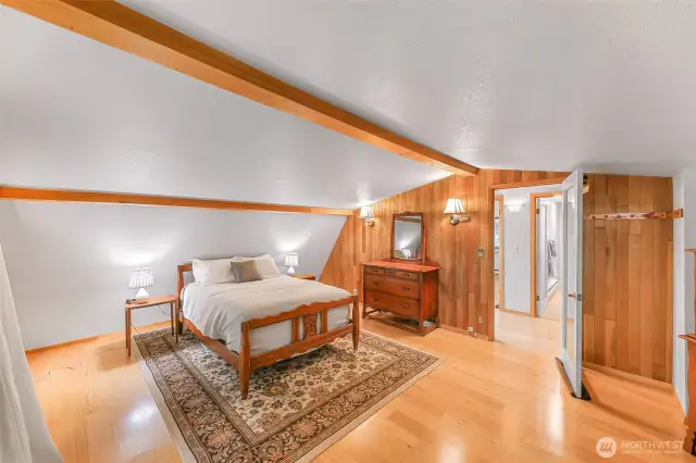 Spacious primary bedroom.
