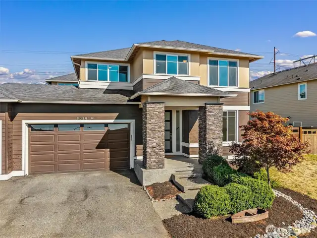 Welcome to this luxurious home by sought after luxury homebuilder, MainVue