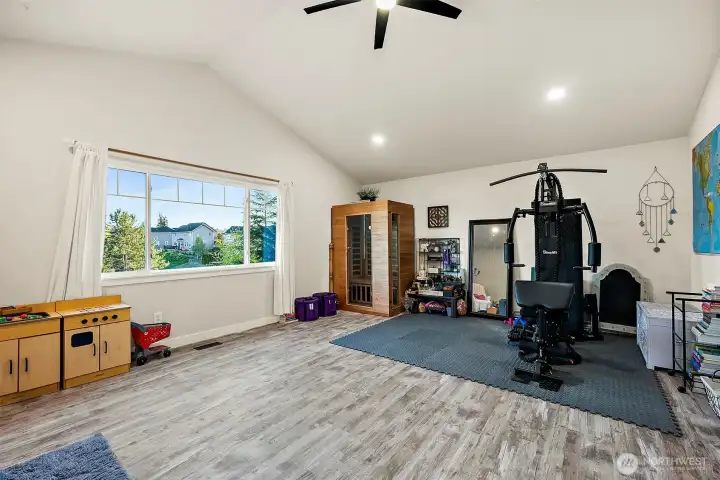 Large Bonus room upstairs. Great for a flex space or media room. Bonus view of Mt rainier when front trees aren't in bloom.