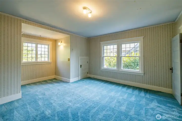 ...and featuring dual closets - one at the front and one at the back of the room.