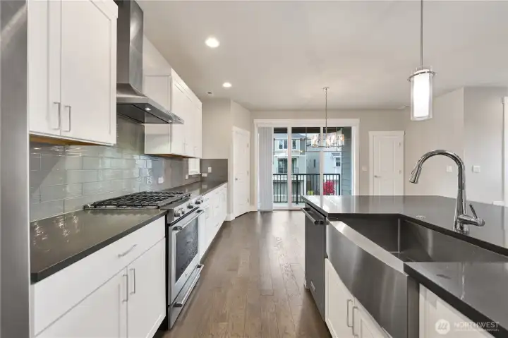 Beautiful kitchen with new microwave!