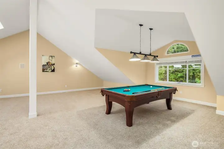 Grand size bonus room over garage