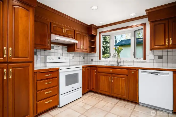 Kitchen with bay window