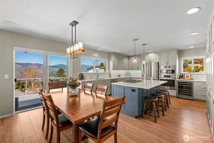 Open-concept kitchen and dining area with great flow, perfect for entertaining guests and hosting gatherings.